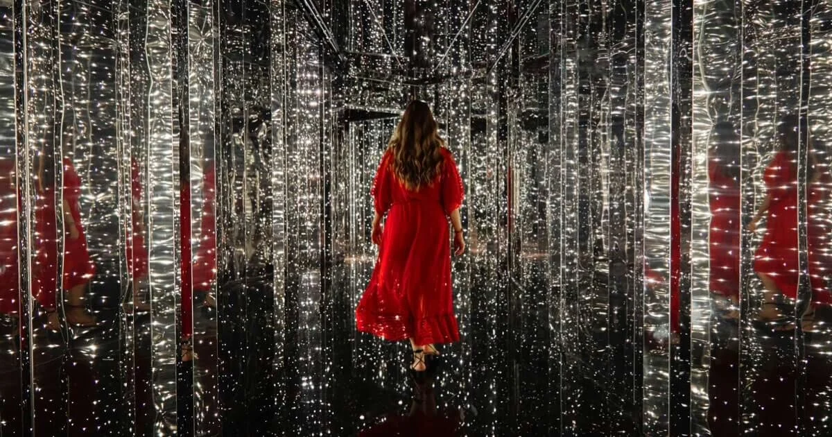 Virgin Voyages - Scarlet Lady - manor-entrance