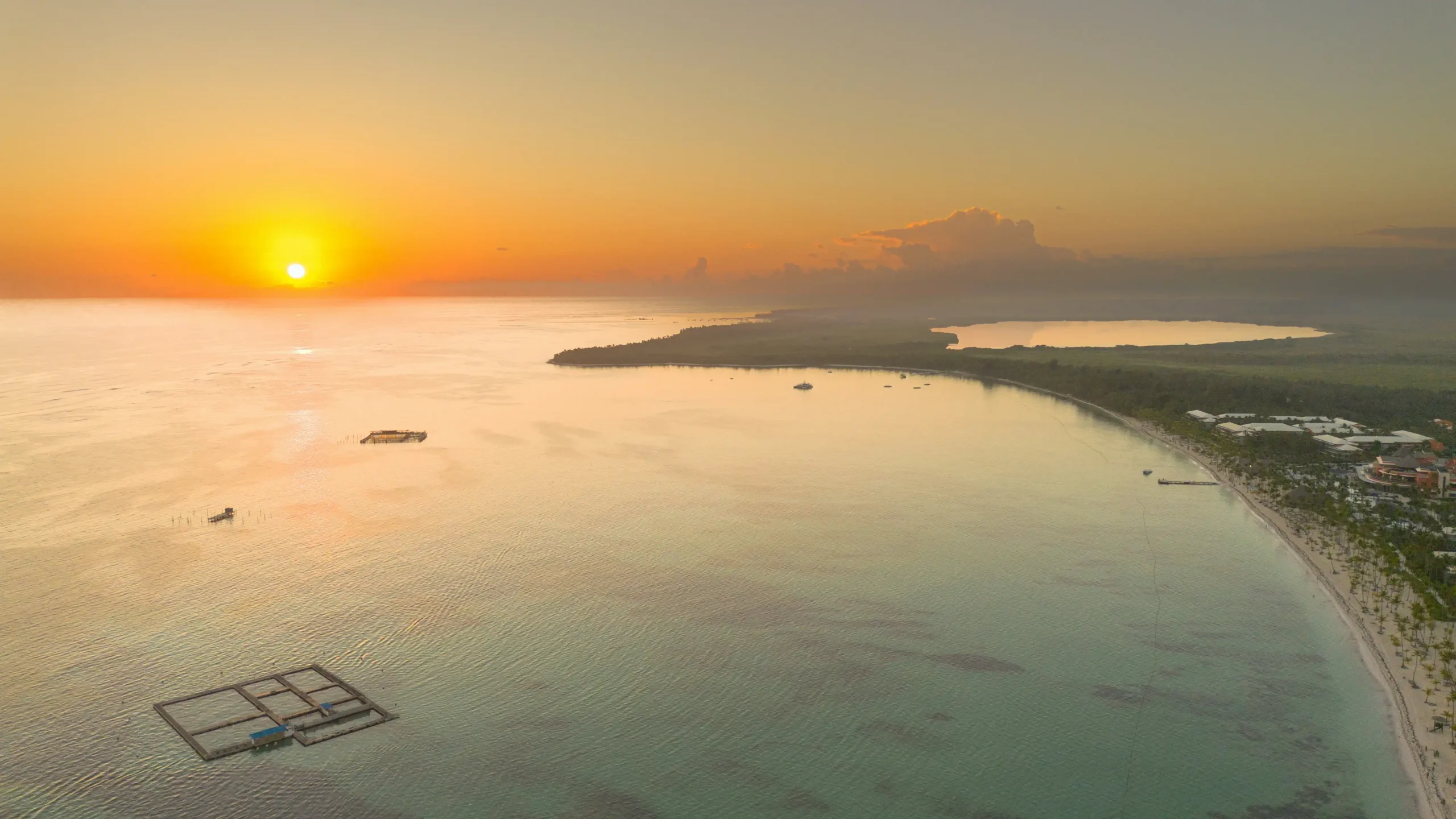 Luxury Resorts - Photo by getty images via Unsplash+.