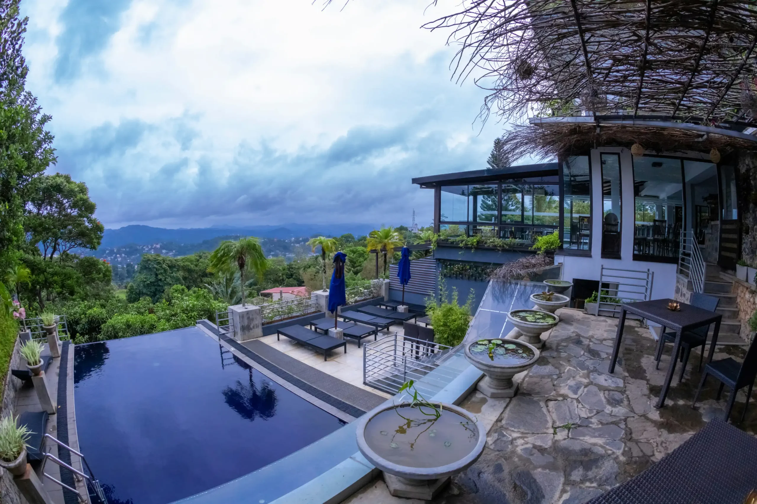 Luxury Villas & Private Residence Hotels - Photo by dinuka lankaloka via Unsplash+.